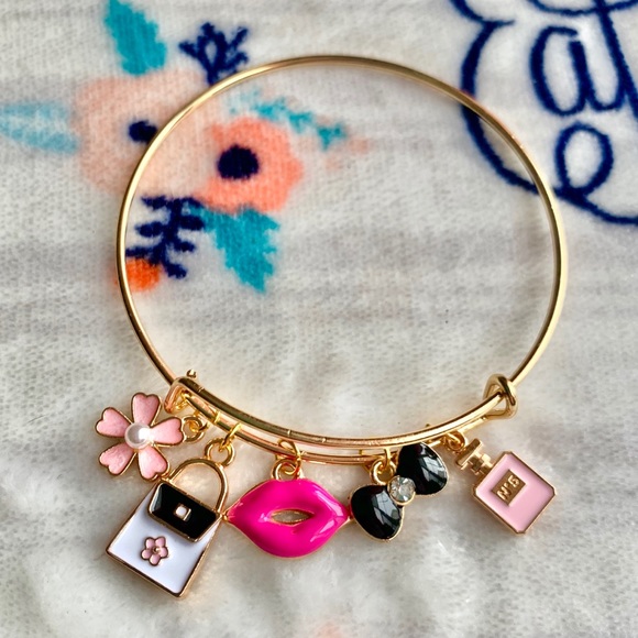 Jewelry - 👠 Women’s Beauty Charm Bracelet 👠